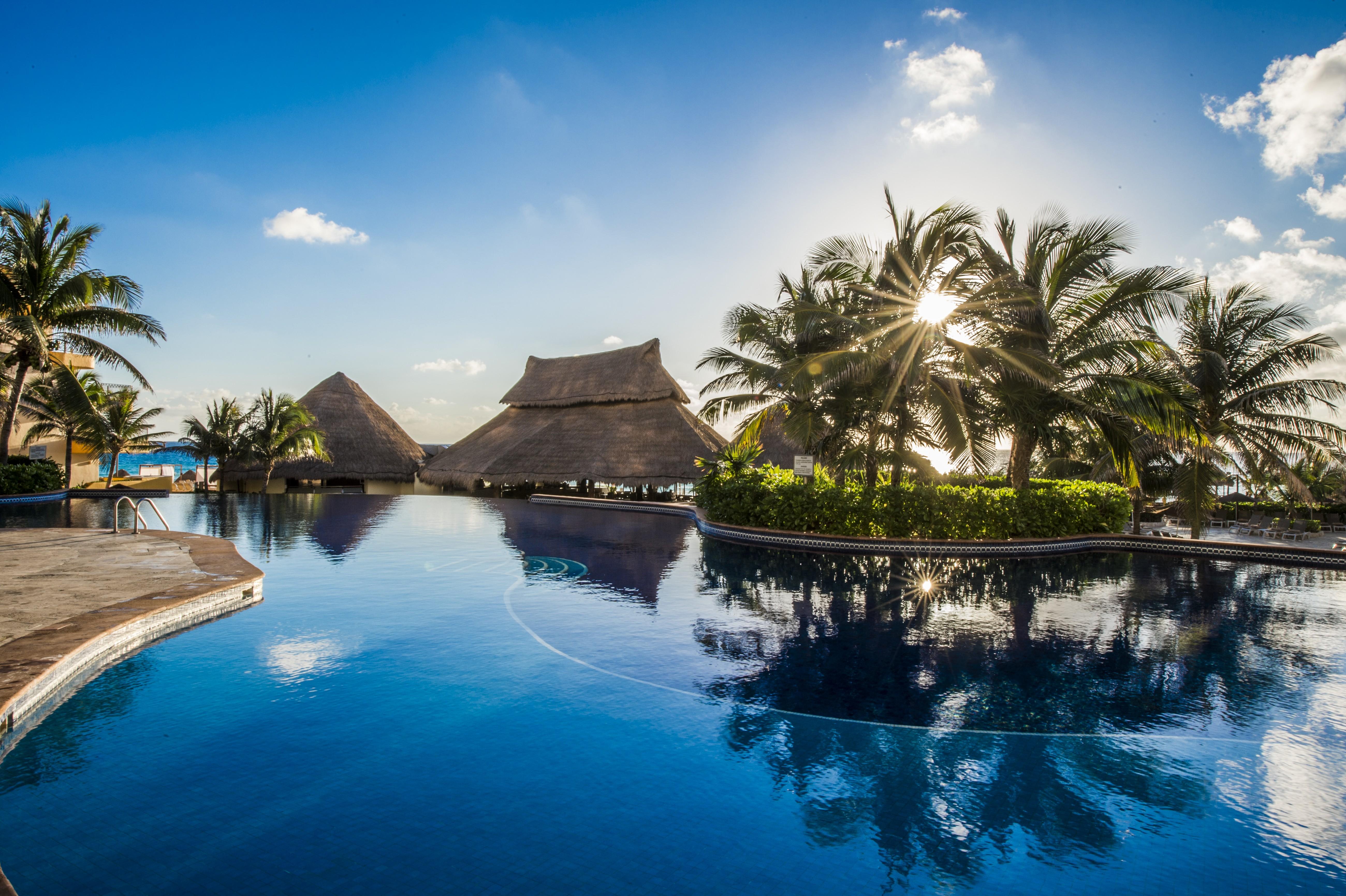 فندق فييستا أميريكانا كونديسا كانكون - شامل كلياً المظهر الخارجي الصورة The resort's main pool