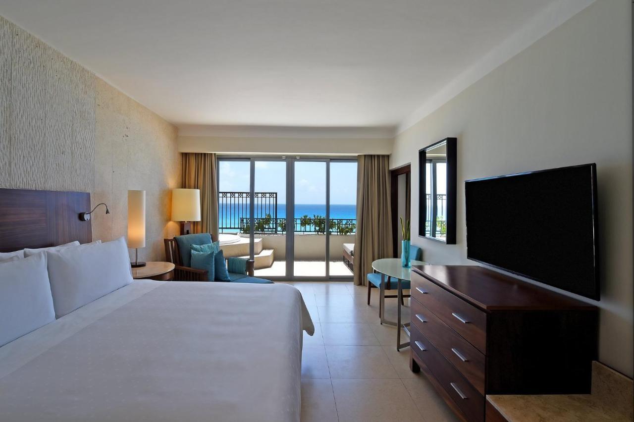 فندق فييستا أميريكانا كونديسا كانكون - شامل كلياً المظهر الخارجي الصورة A guest room at the Hilton Cancun Resort