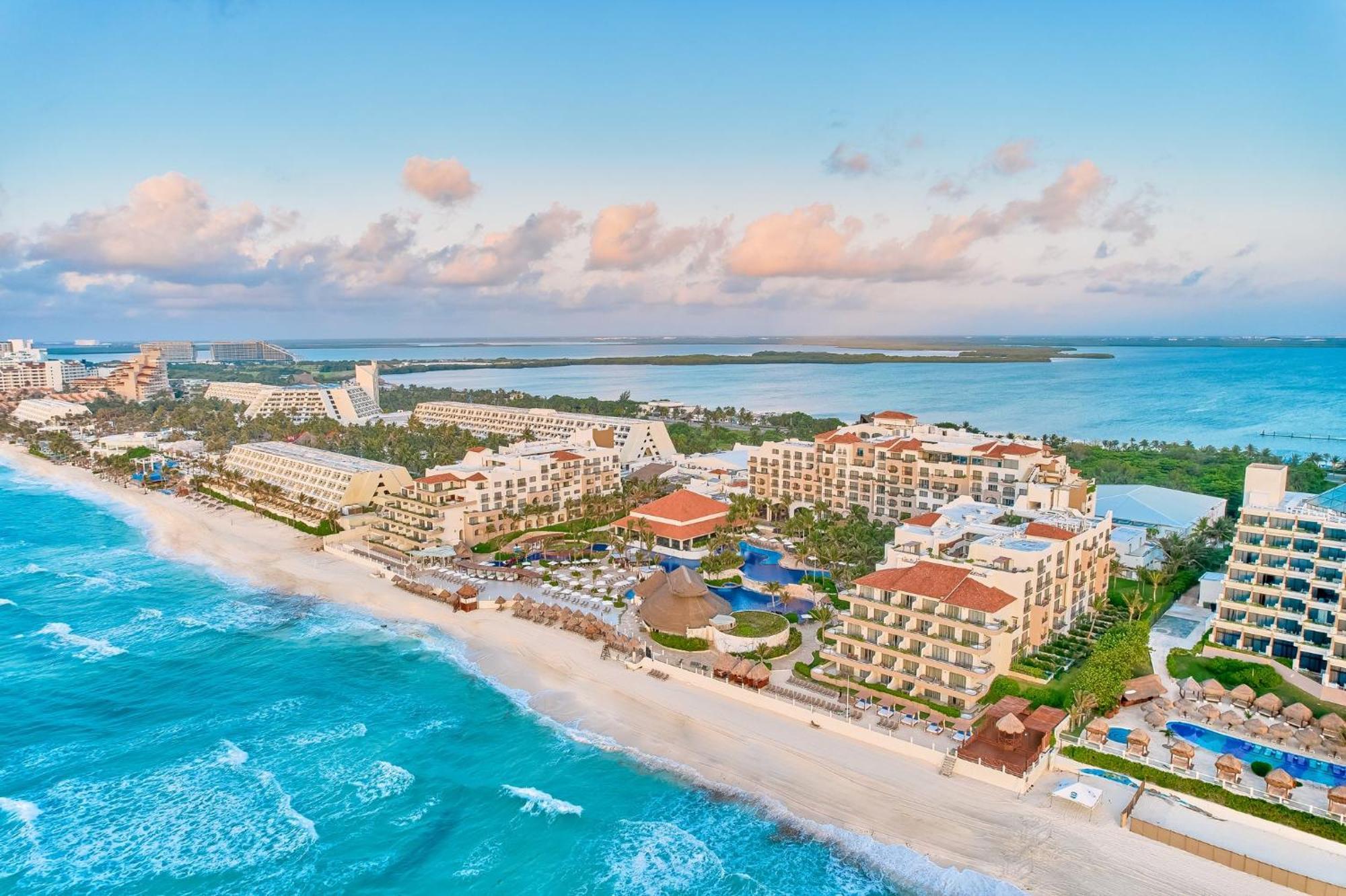 فندق فييستا أميريكانا كونديسا كانكون - شامل كلياً المظهر الخارجي الصورة Aerial view of the resort